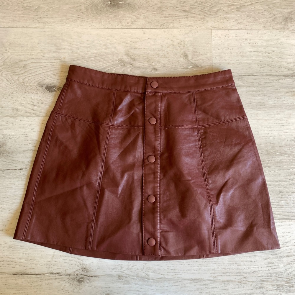 Free People Modern Femme Vegan Leather Mini Skirt Burgundy‎ Button Front Size 10